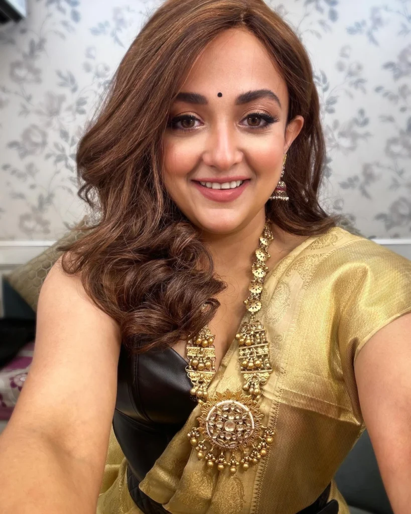 Monali Thakur,hot51live