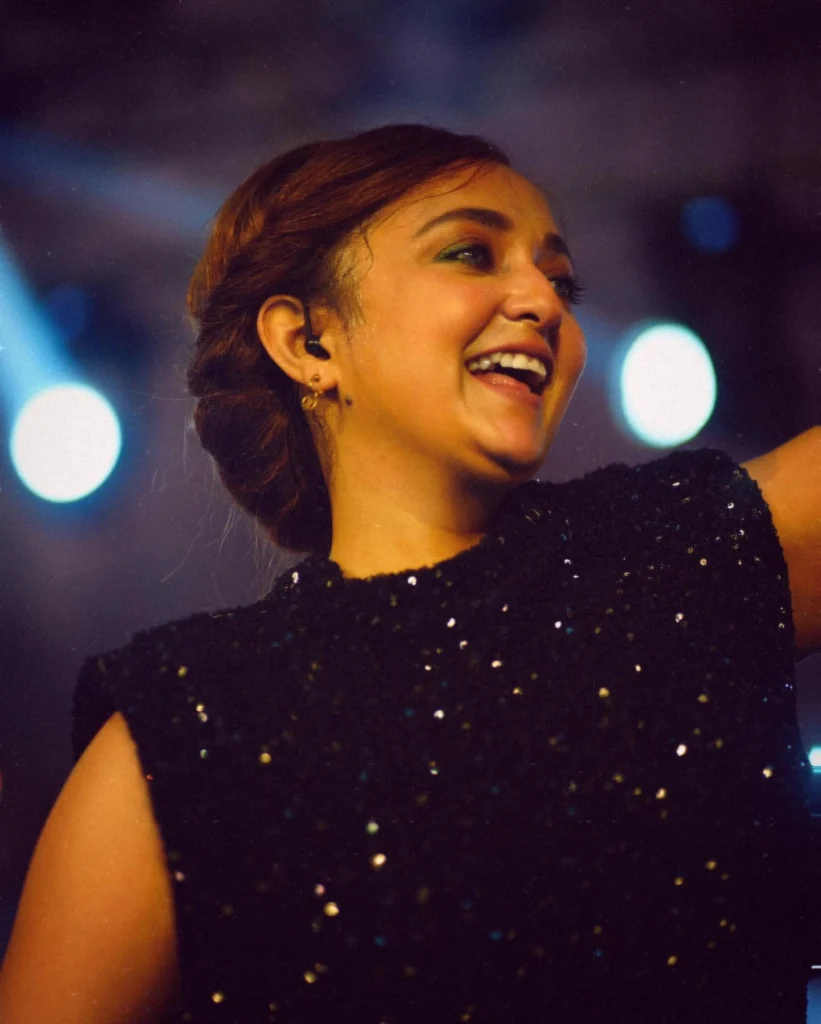 Monali Thakur,hot51live