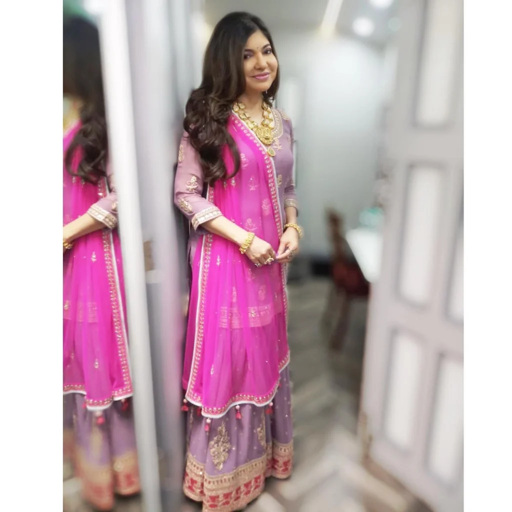 Alka Yagnik,hot51live