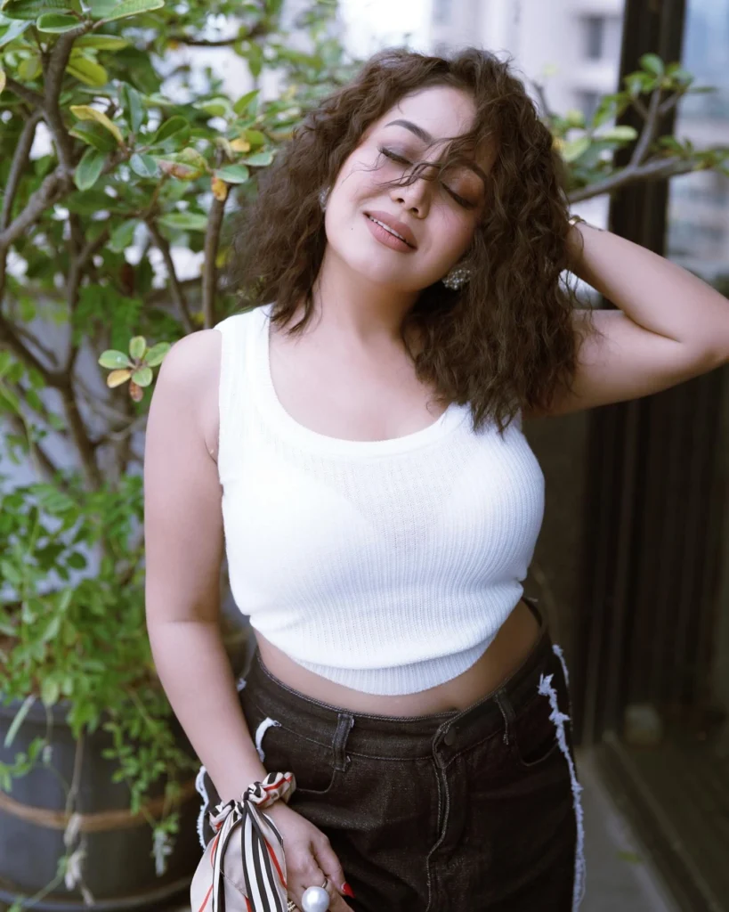 Monali Thakur,hot51live