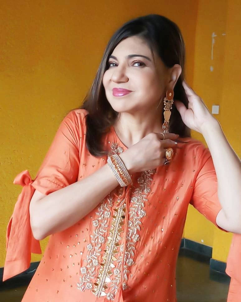 Alka Yagnik,hot51live