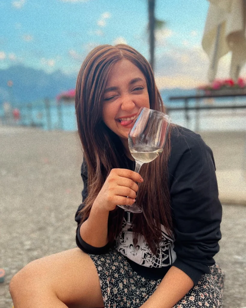 Monali Thakur,hot51live