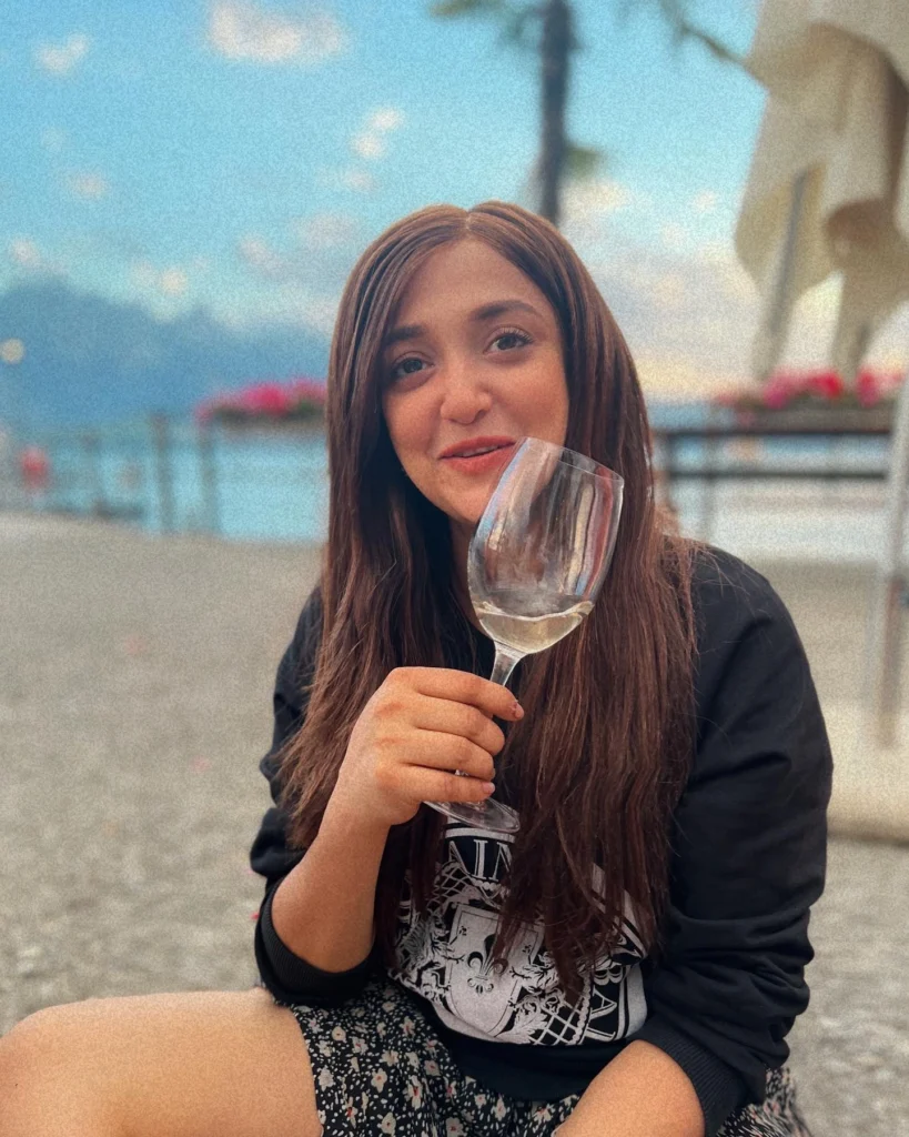 Monali Thakur,hot51live