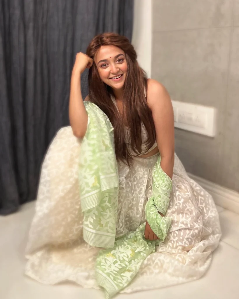 Monali Thakur,hot51live
