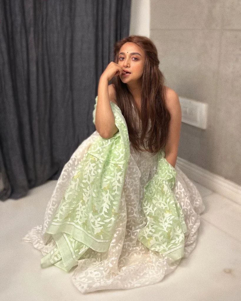 Monali Thakur,hot51live