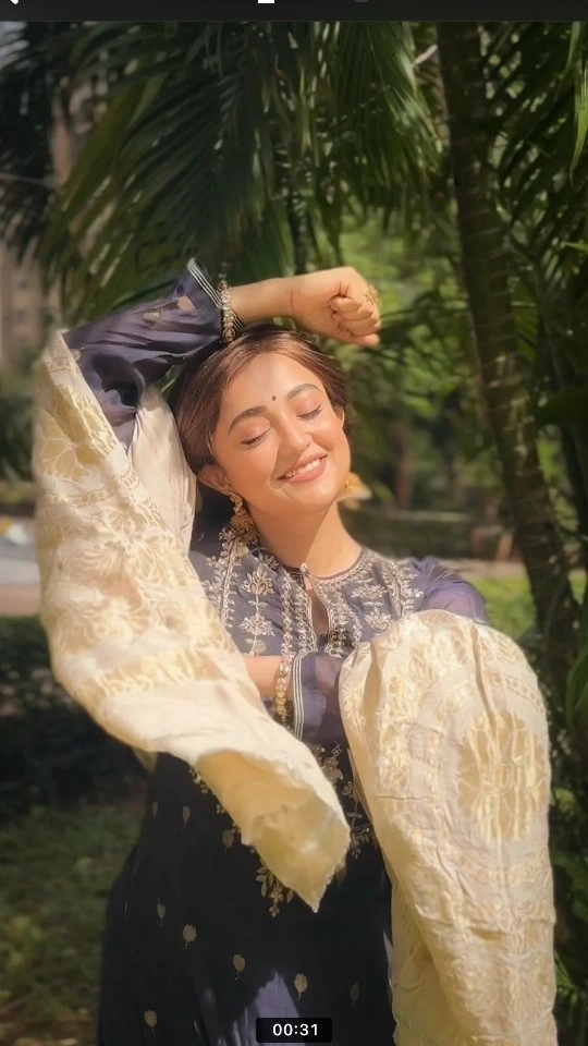 Monali Thakur,hot51live