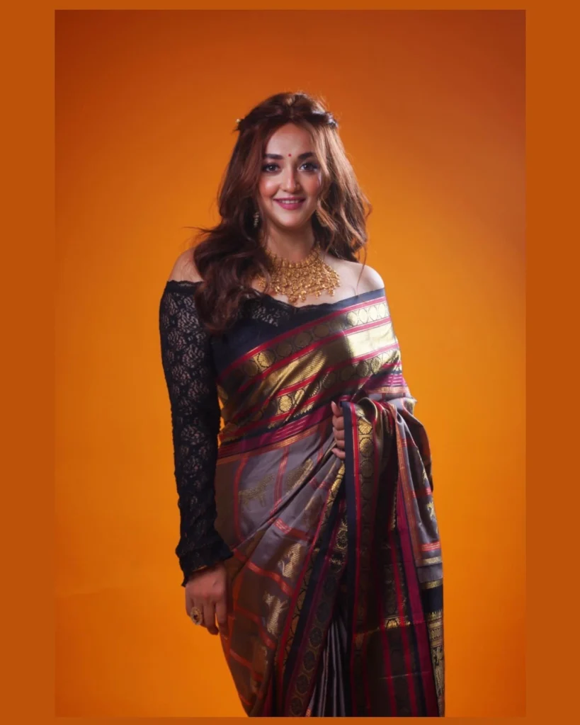 Monali Thakur,hot51live