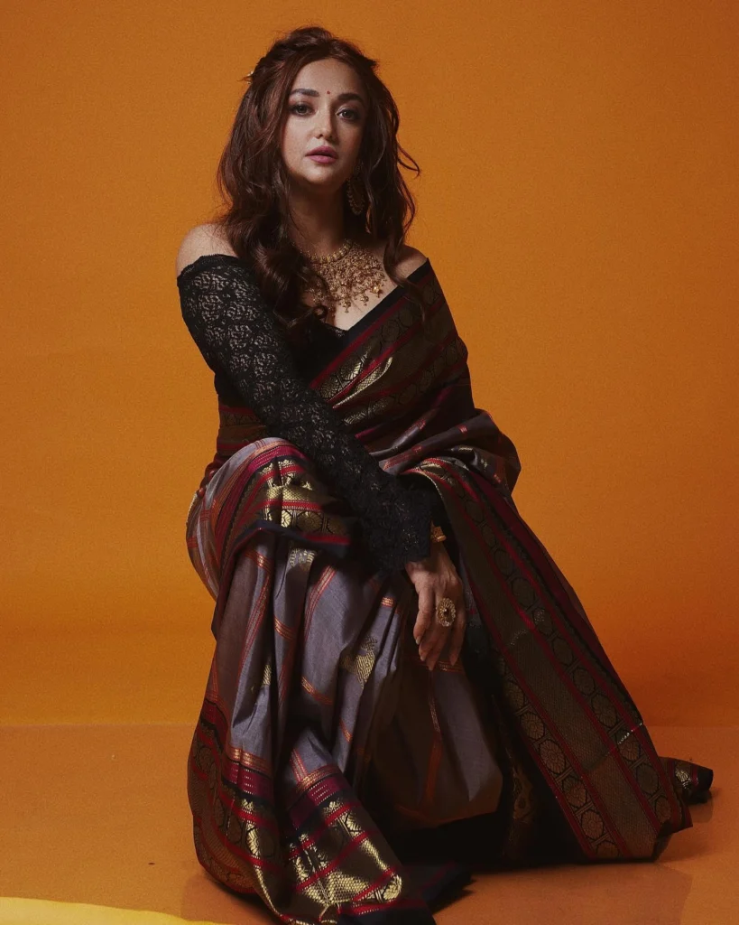 Monali Thakur,hot51live