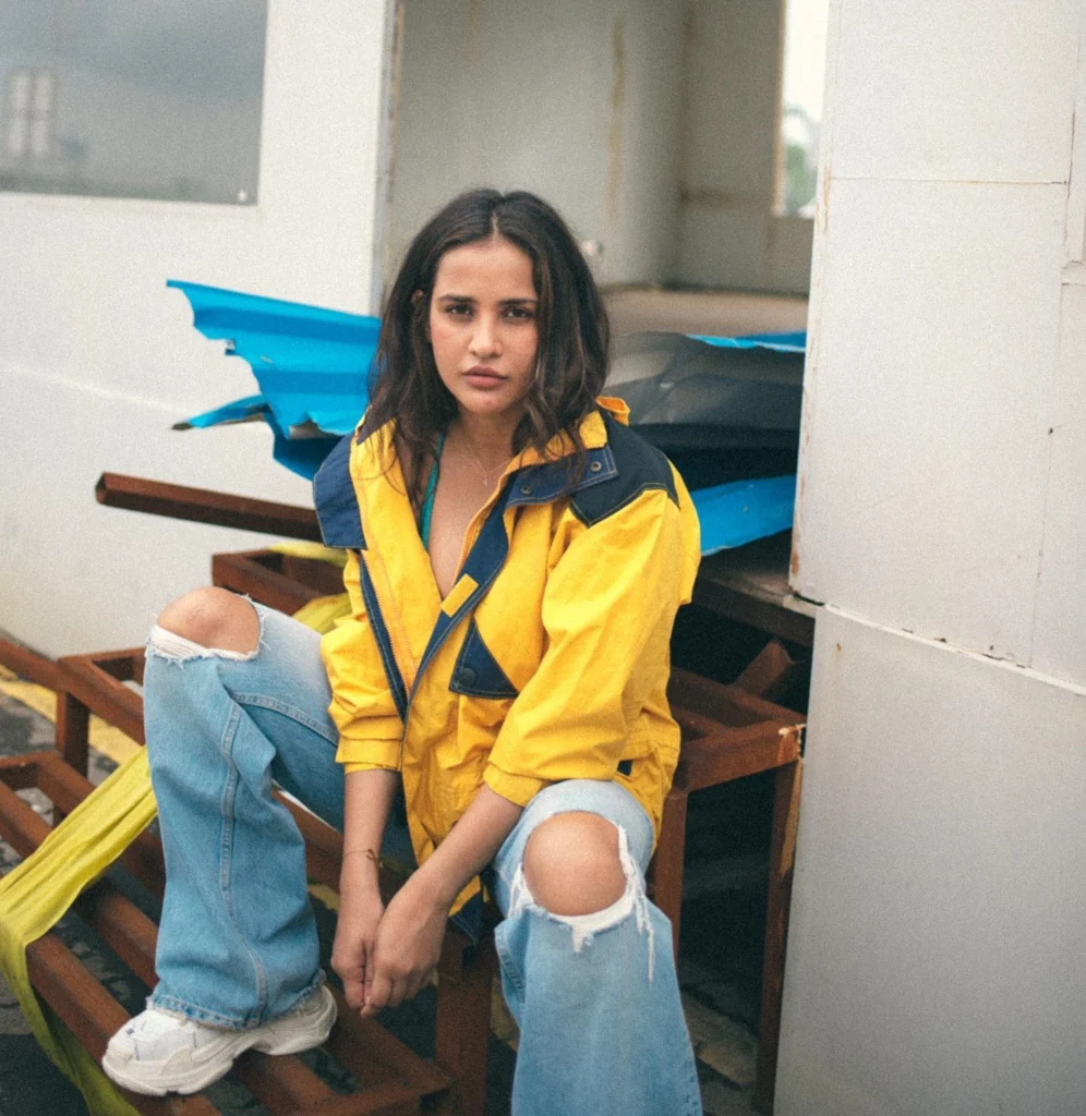 Aisha Sharma,hot51live