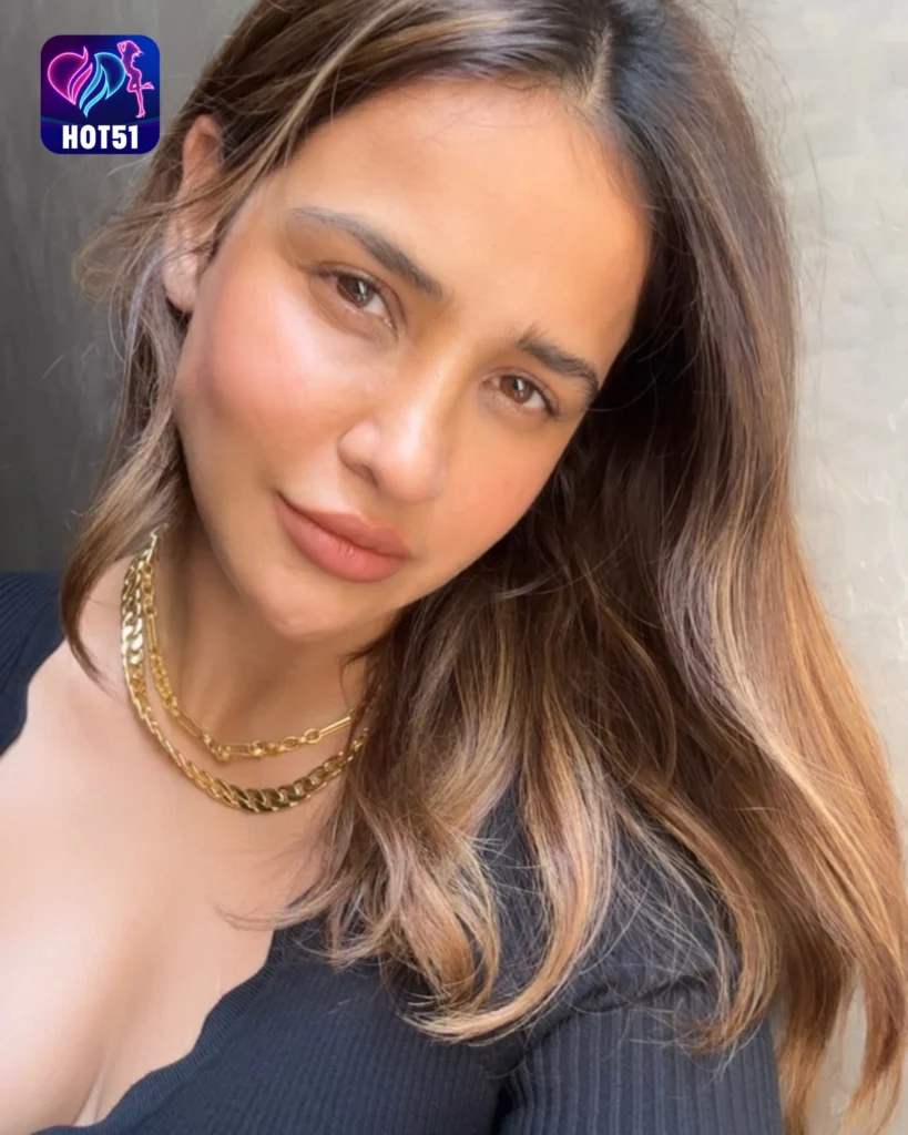 Aisha Sharma,hot51live