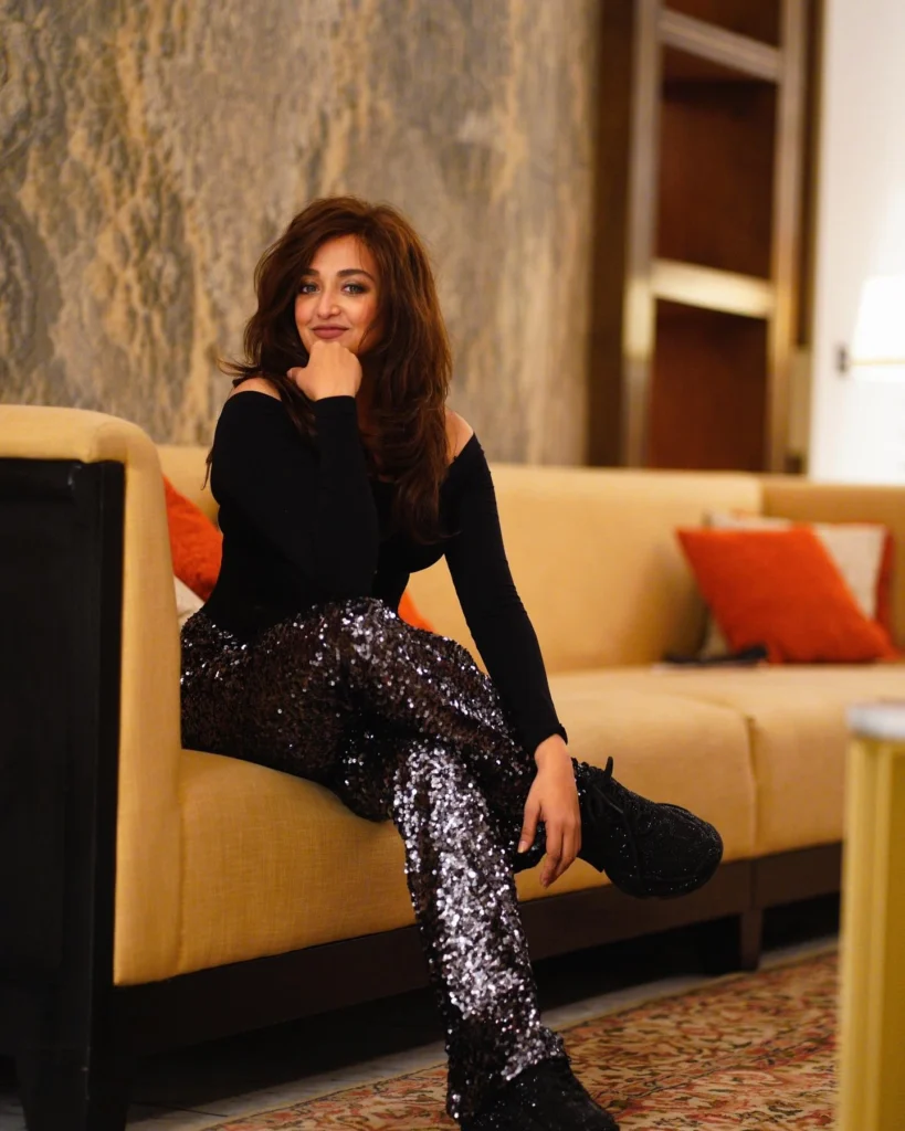 Monali Thakur,hot51live
