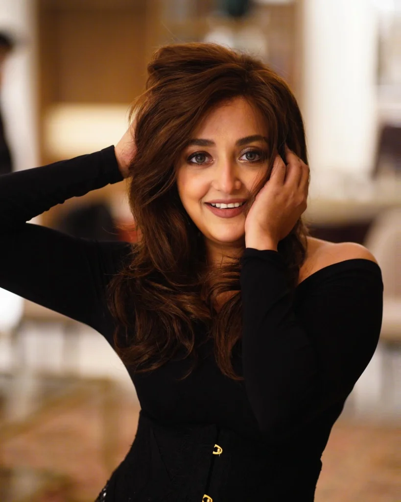 Monali Thakur,hot51live