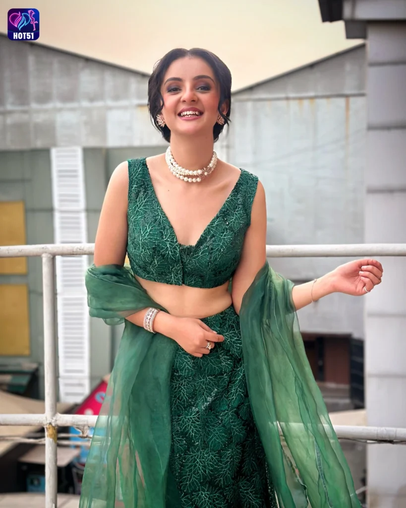Mrinal Navell,hot51live