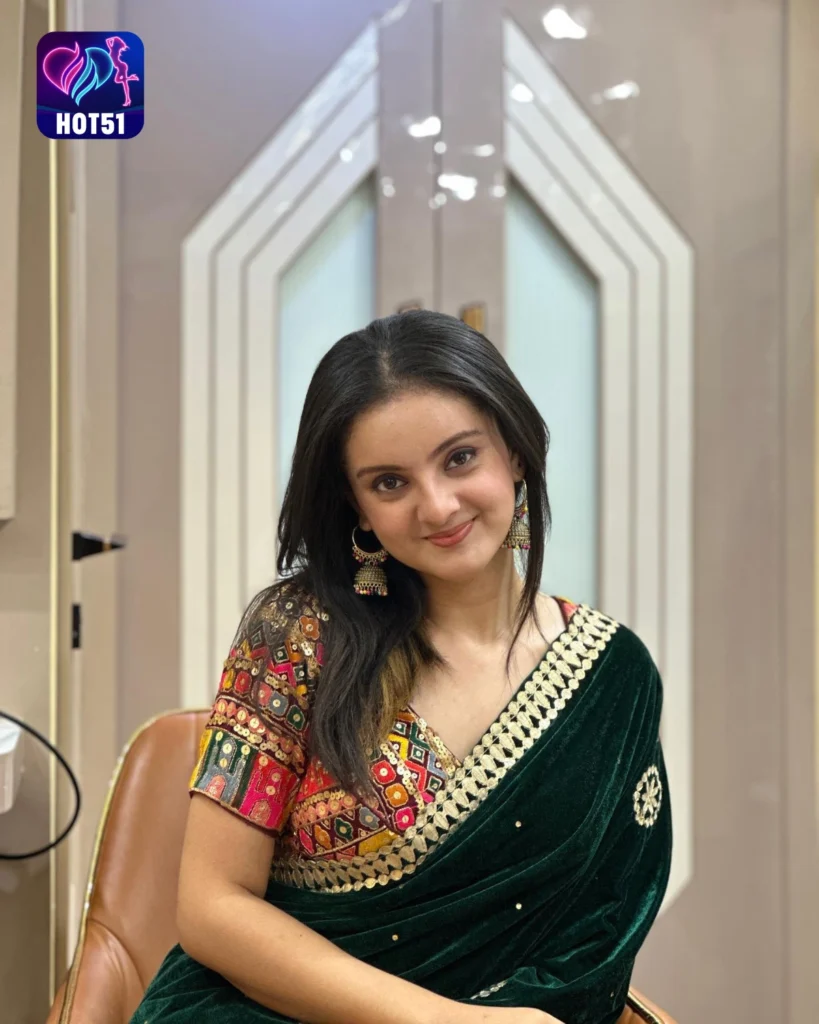 Mrinal Navell,hot51live