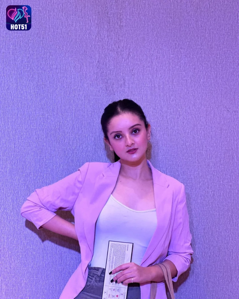 Mrinal Navell,hot51live