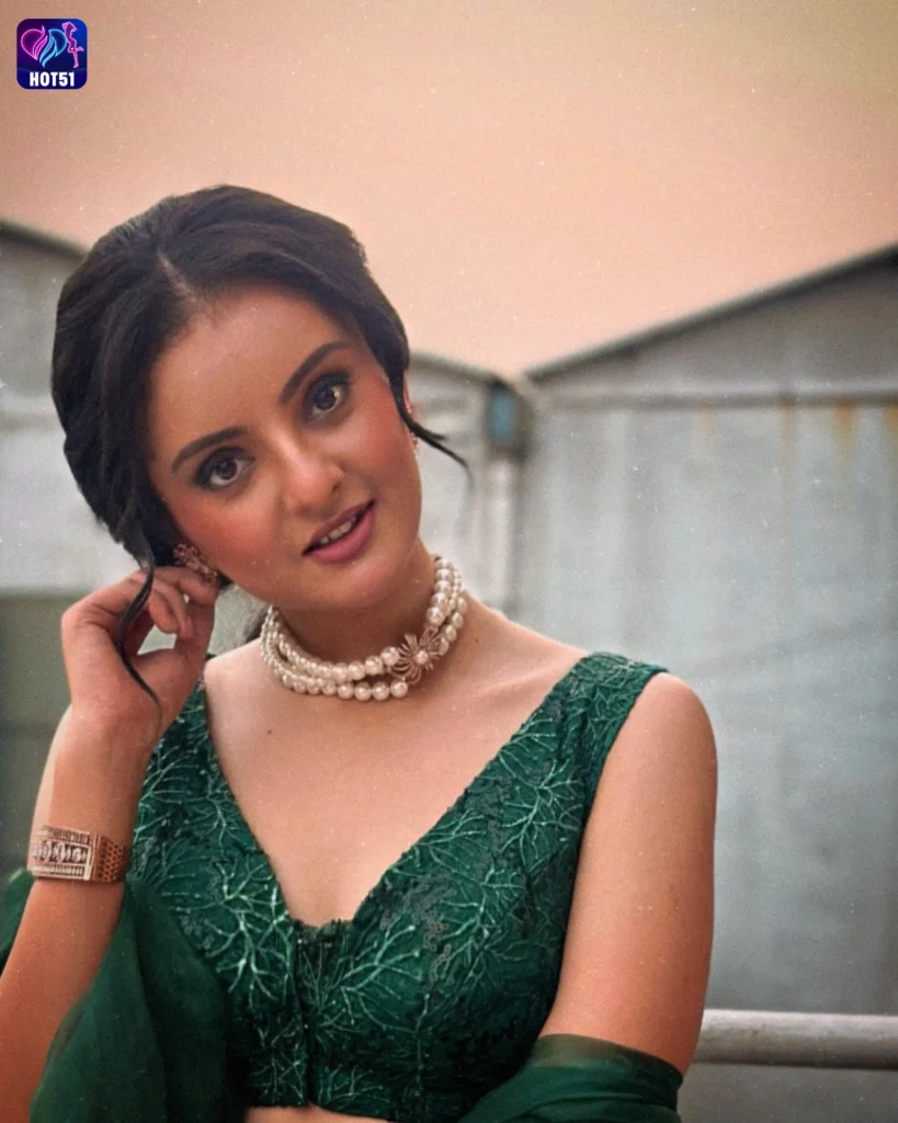 Mrinal Navell,hot51live