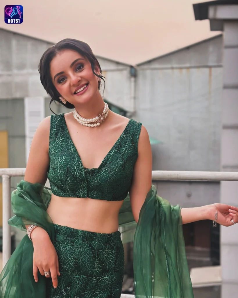 Mrinal Navell,hot51live