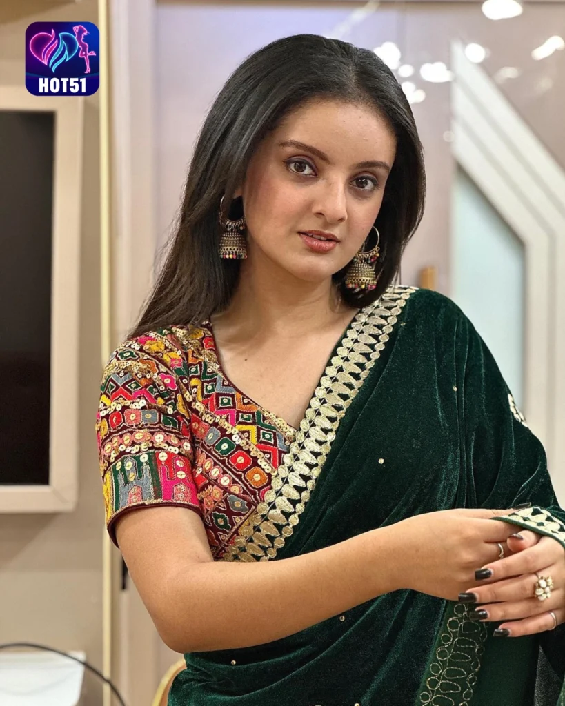 Mrinal Navell,hot51live