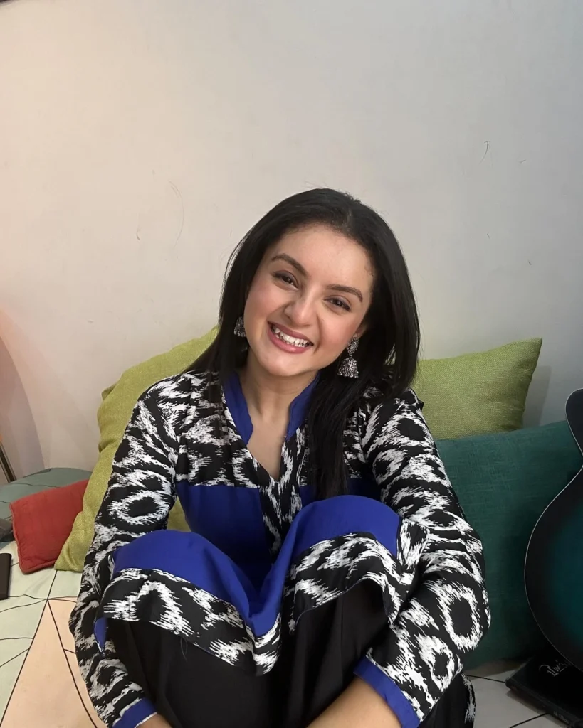 Mrinal Navell,hot51live