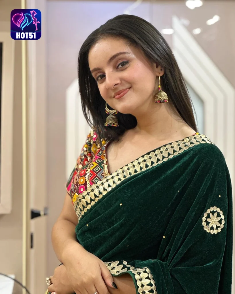 Mrinal Navell,hot51live