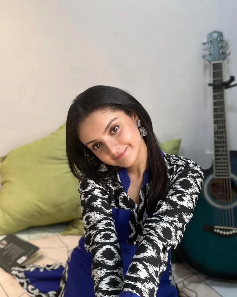 Mrinal Navell,hot51live