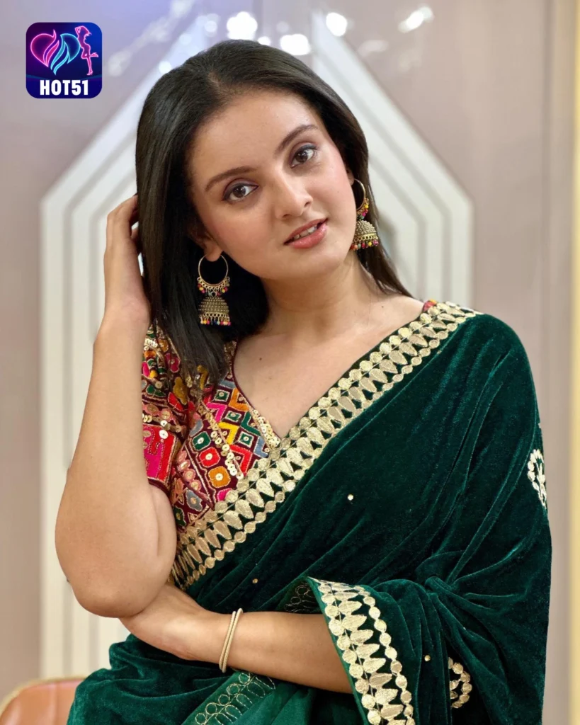 Mrinal Navell,hot51live
