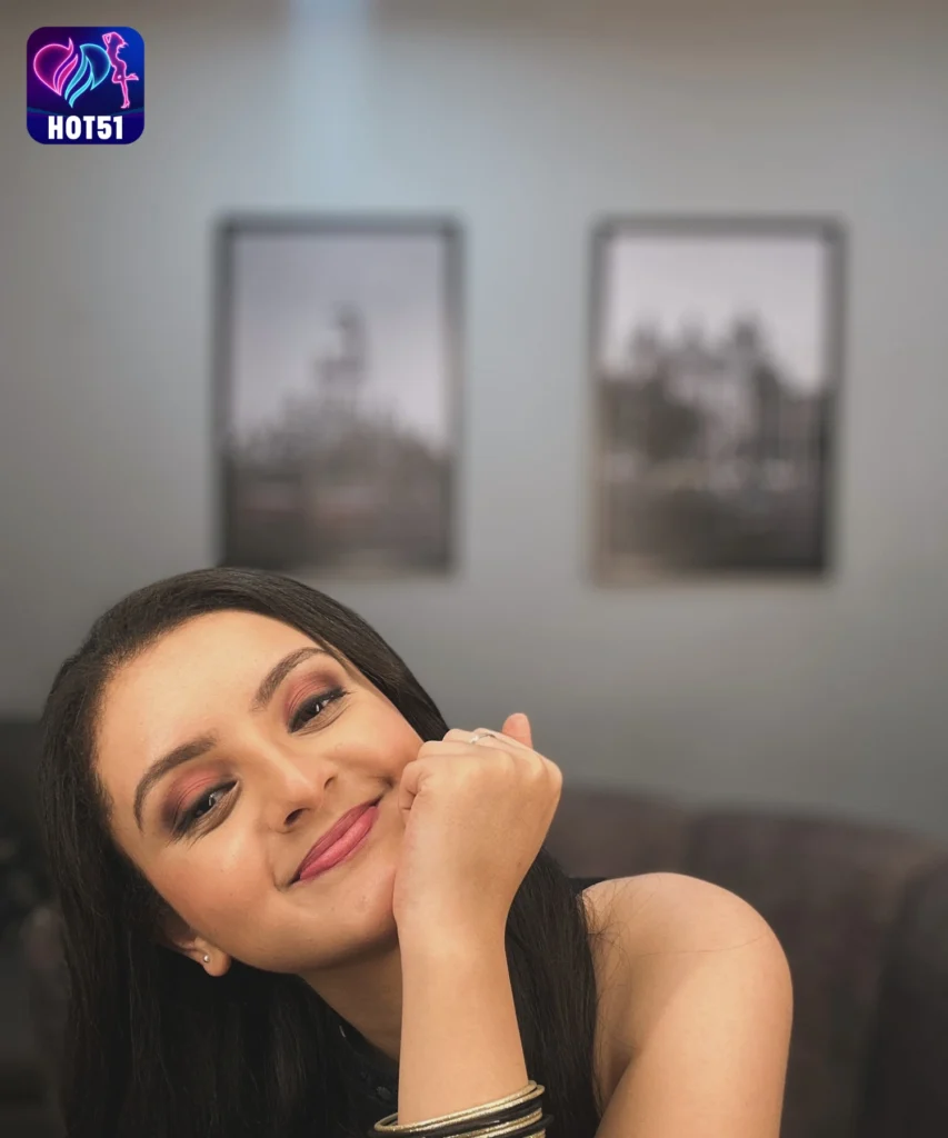 Mrinal Navell,hot51live