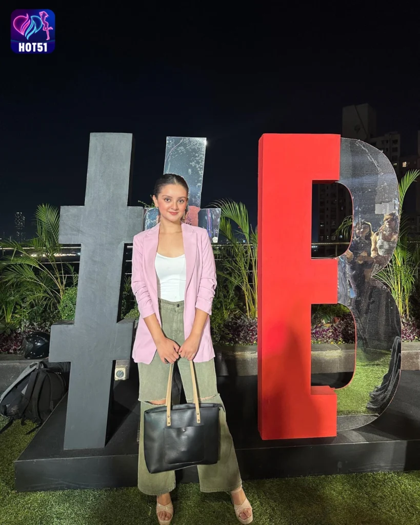 Mrinal Navell,hot51live