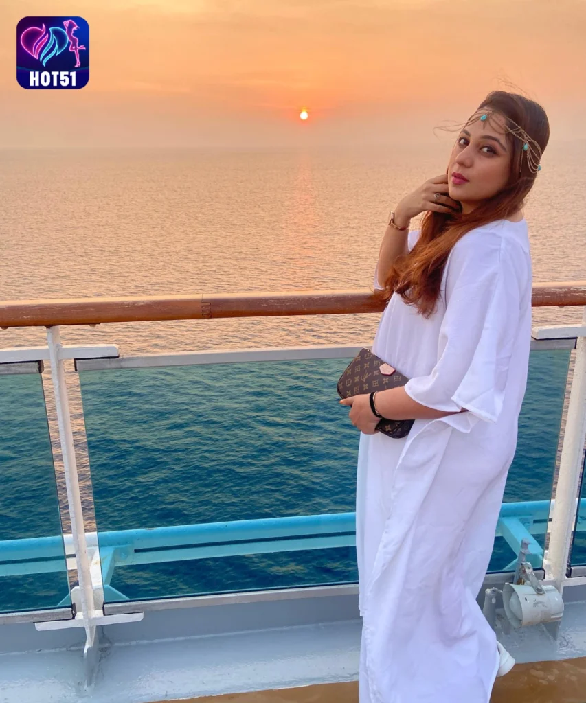 Saba Saudagar,hot51live