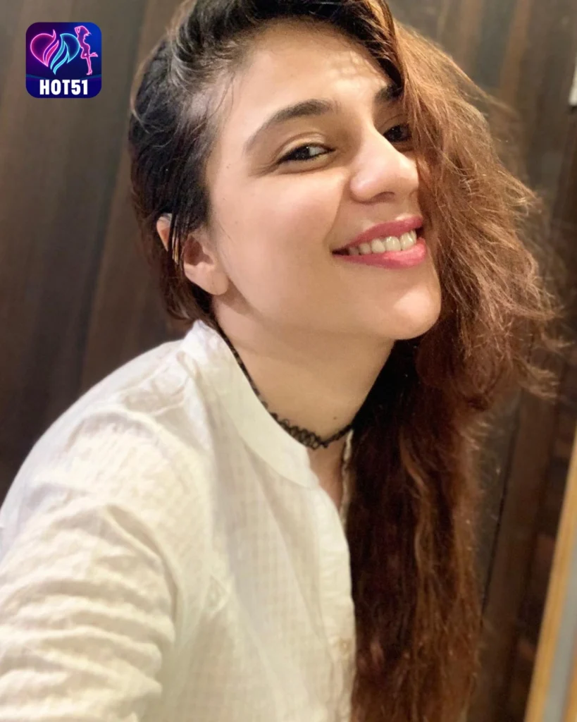 Saba Saudagar,hot51live