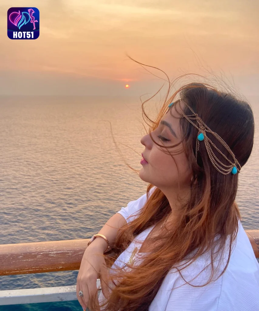 Saba Saudagar,hot51live