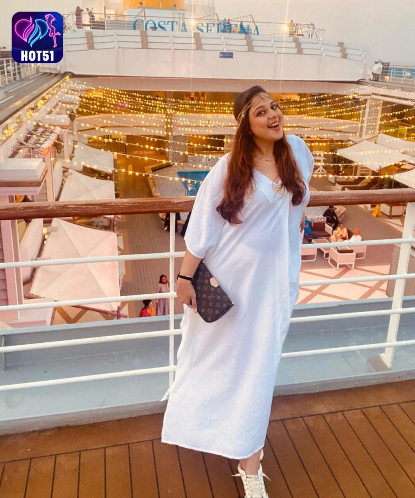 Saba Saudagar,hot51live