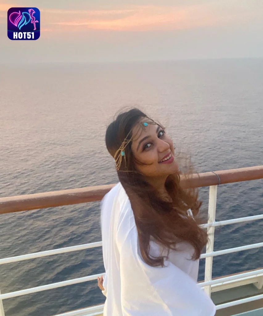 Saba Saudagar,hot51live