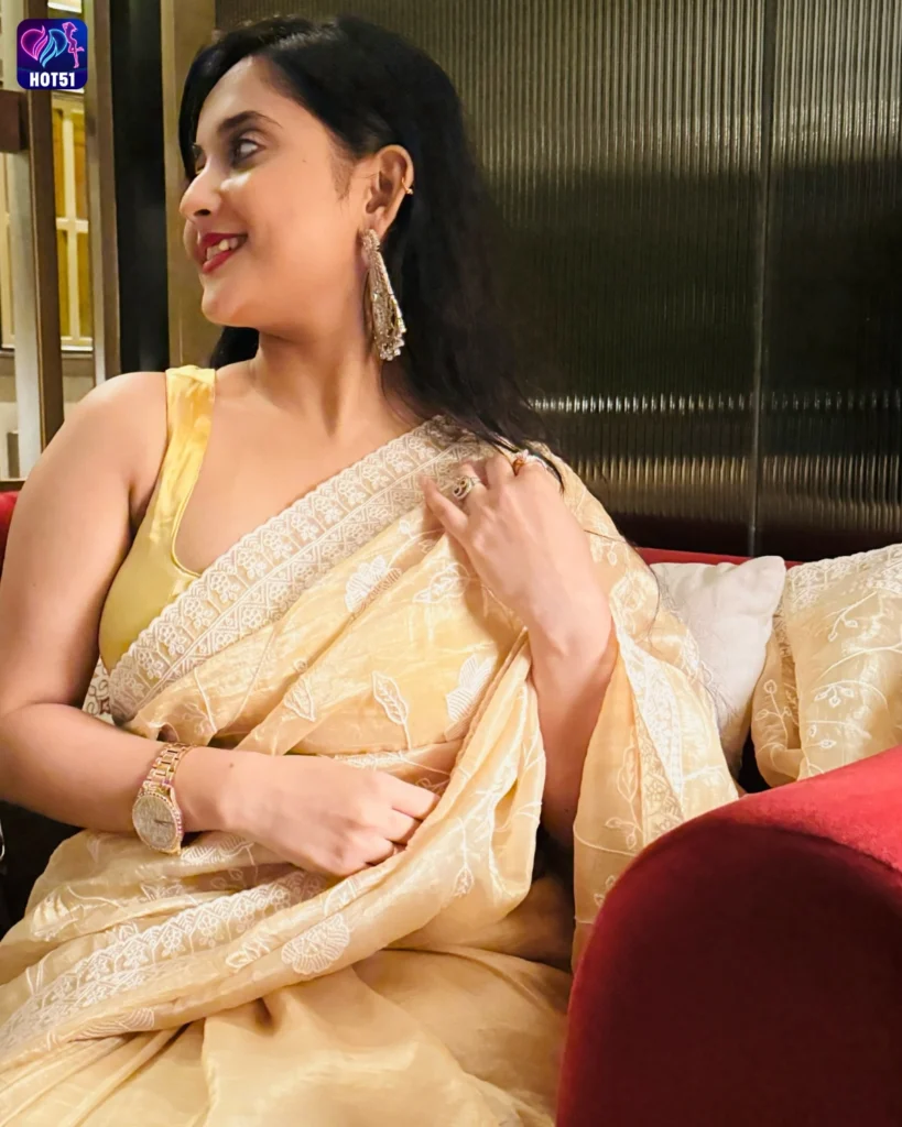 Soumitrisha Kundu,hot51live