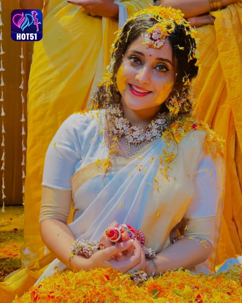 Soumitrisha Kundu,hot51live