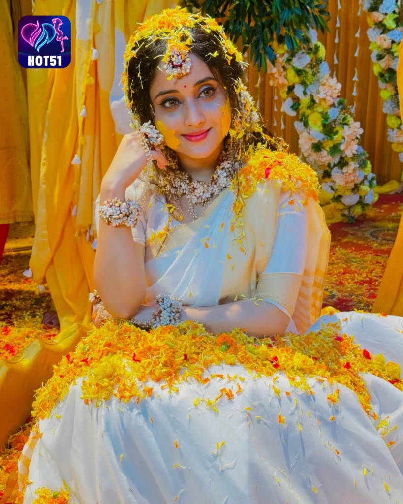 Soumitrisha Kundu,hot51live
