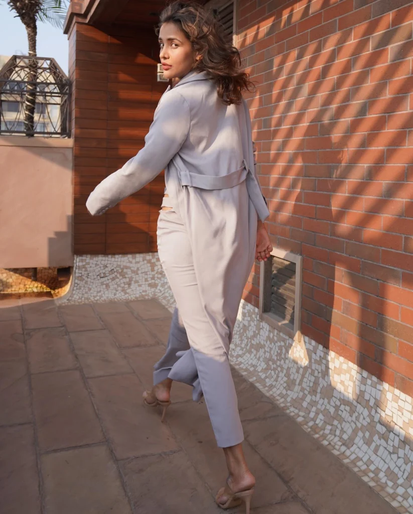 Aisha Sharma,hot51live