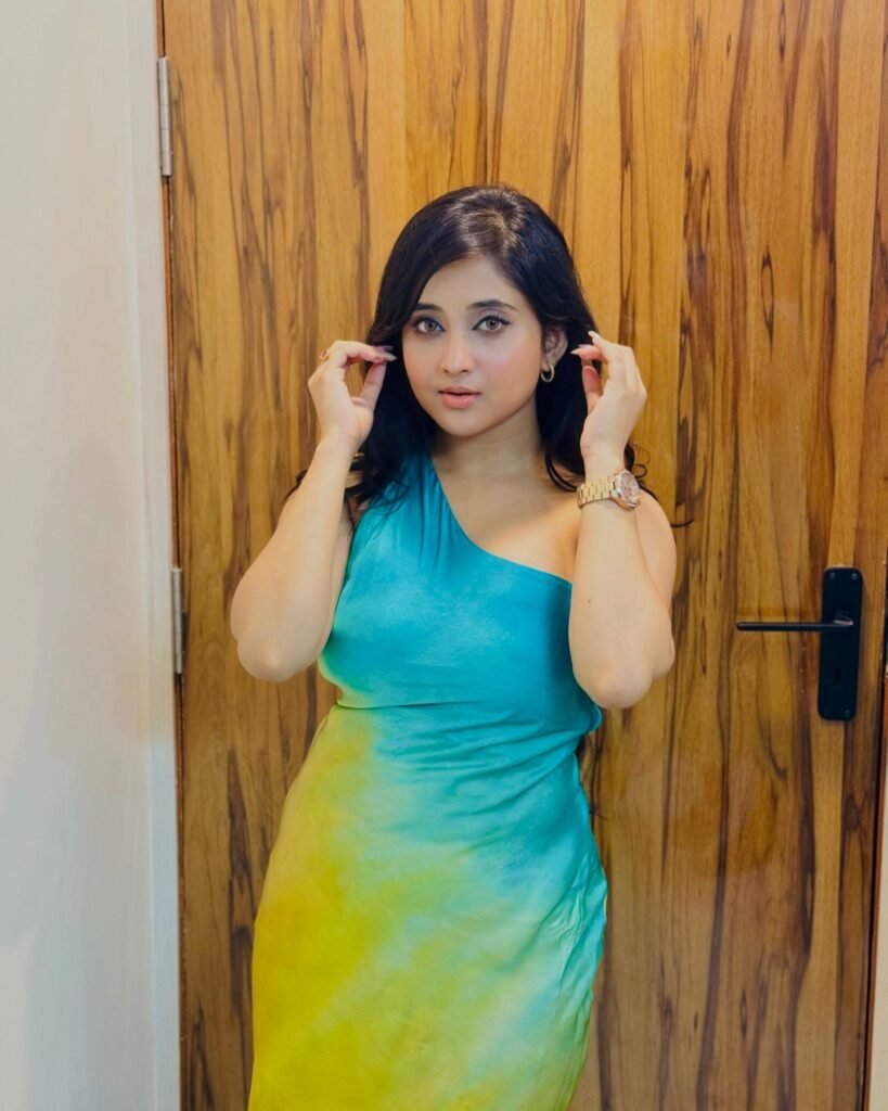 Soumitrisha Kundu,hot51live