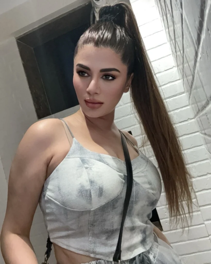 kainaat Arora,hot51live