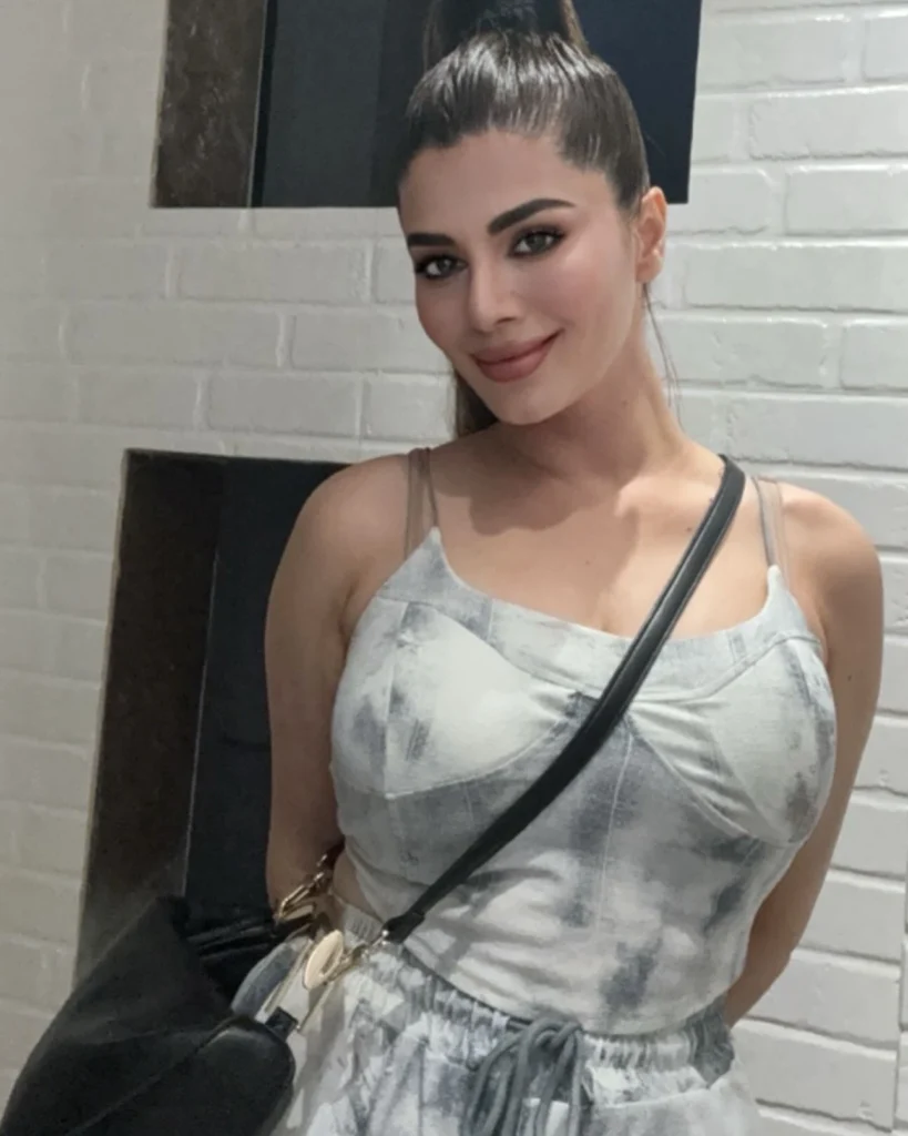kainaat Arora,hot51live