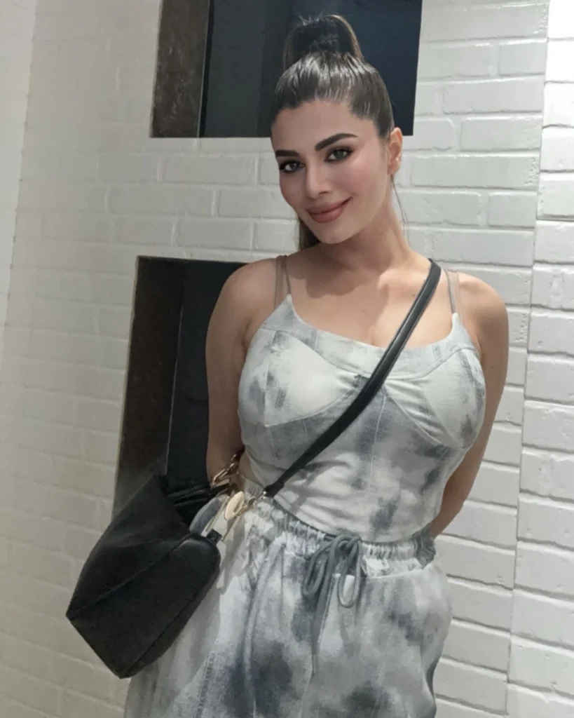 kainaat Arora,hot51live