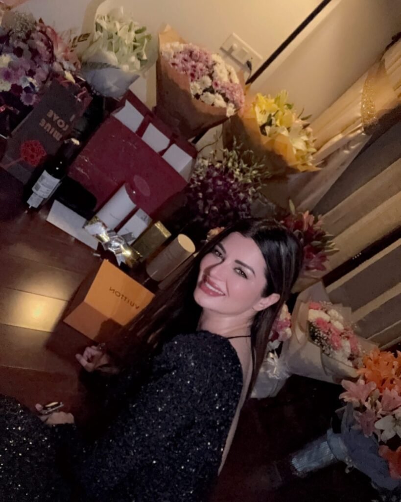 kainaat Arora,hot51live