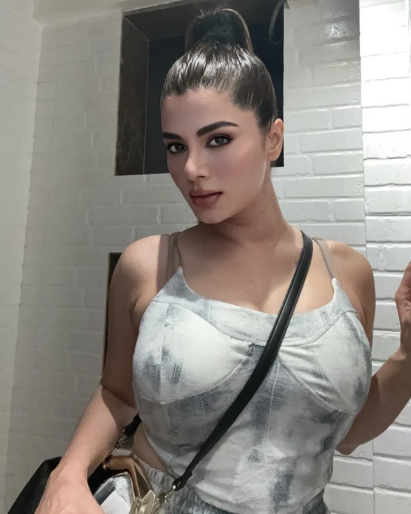 kainaat Arora,hot51live